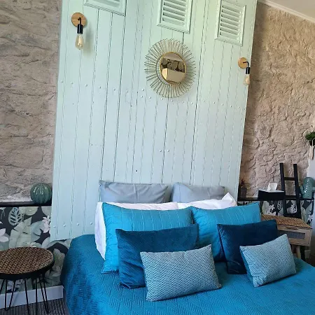 Entre Bastide Et Cite Et Son Rooftop Bed & Breakfast 4*