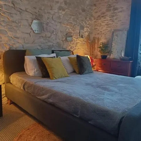 Entre Bastide Et Cite Et Son Rooftop Bed & Breakfast