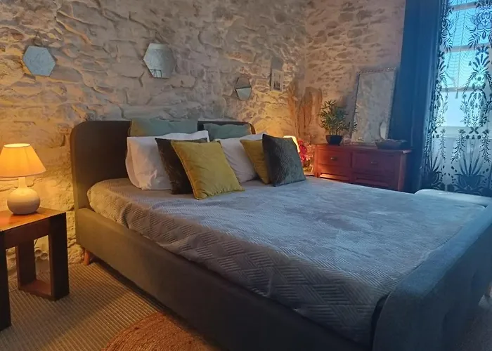 Entre Bastide Et Cité Et Son Rooftop Bed and breakfast